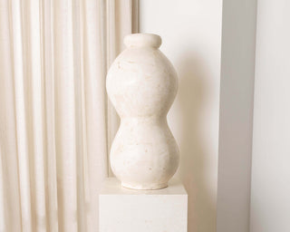 Dana Vase, Natural White Vases En Gold