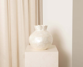 Flamenco Vase Round Vases En Gold