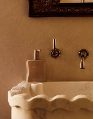 Saardé hand wash on a marble basin