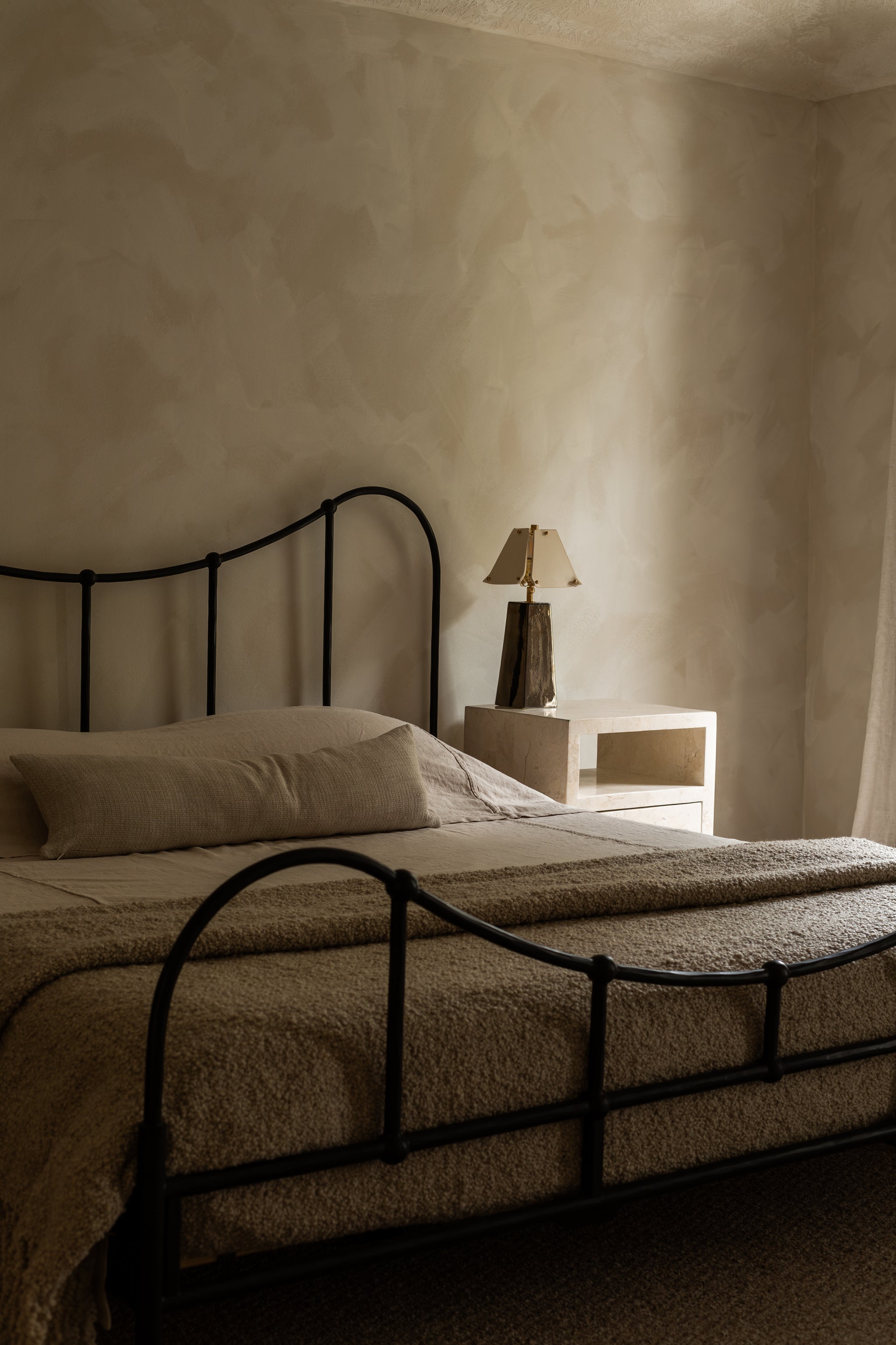 Wylie Bed Frame, Queen