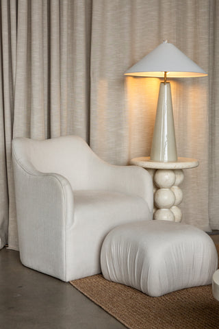 Sable Lounge Chair, White Linen Seating En Gold