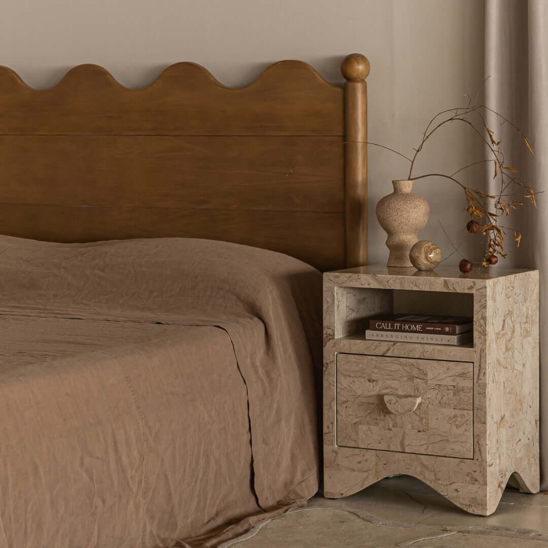 Sable Side Table, Cream Stone Side Table En Gold