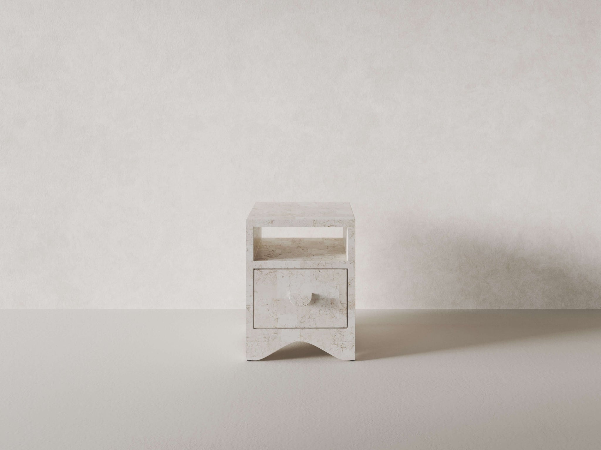 Sable Side Table, Natural White Stone Side Table En Gold